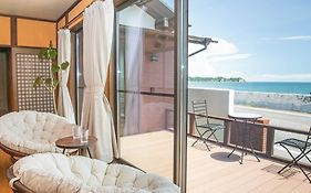 Ocean Front Villa Katsuura やどかり